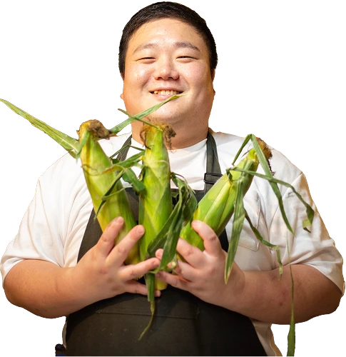 とうもろこし持ったあまね